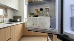 냉장고 도어포켓 청소, 키친타월 한 장으로 끝내는 초간단 방법