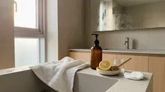 피부 푸석함 줄이는 세안 습관, 미지근한 물부터 바꿔보세요